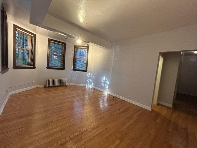 Building Photo - 4515 N Wolcott Ave