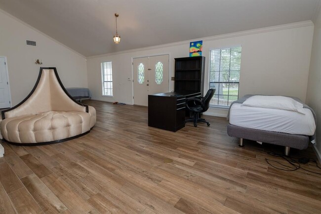Building Photo - 30715 Onion Creek