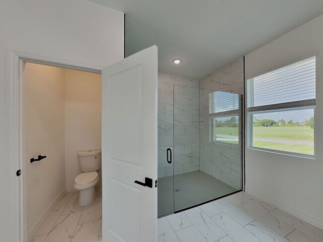 Building Photo - 377 Biltmore St