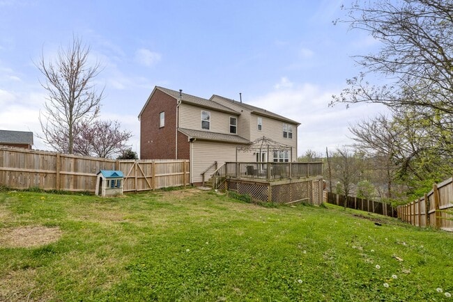 Building Photo - 3 Bed 2.5 Bath Home with 2 Car Garage and Fenced Backyard
