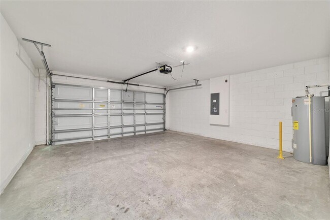 Building Photo - 8741 SW 45th Ct