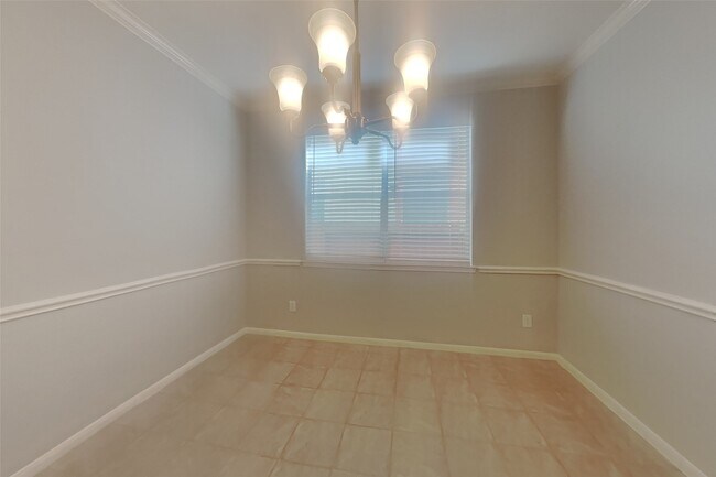 Building Photo - 3631 Royal Royce Dr