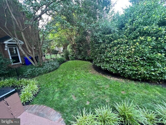 Building Photo - 1317 19th Rd S