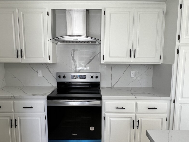 Building Photo - 322 Avenida Nogales