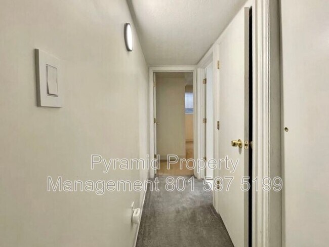 Building Photo - 874 E Angelina Ave