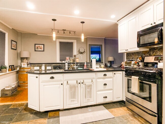 Building Photo - 306 Riverside Ave