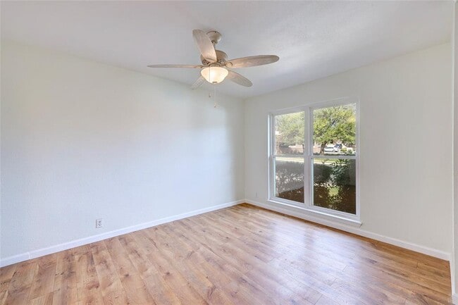 Building Photo - 8835 Tallwood Dr