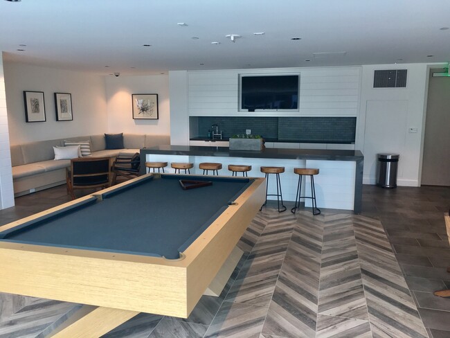 Building Photo - Modern & Spacious 2br/2ba In Mission Bay w...