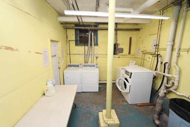 Building Photo - 11 Vinal St