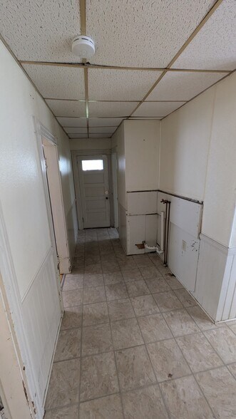 Building Photo - 20 Kosta St