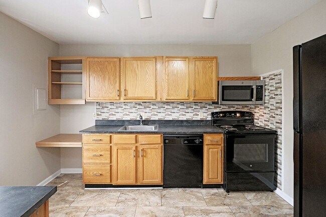 Building Photo - Dog-Friendly Villas at Southern Ridge Apartment With Community Amenities