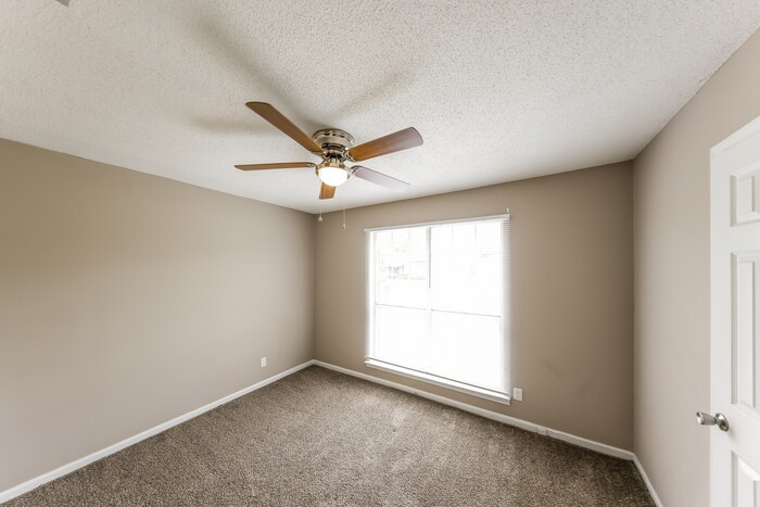 Building Photo - 2737 W Aberdeen Dr