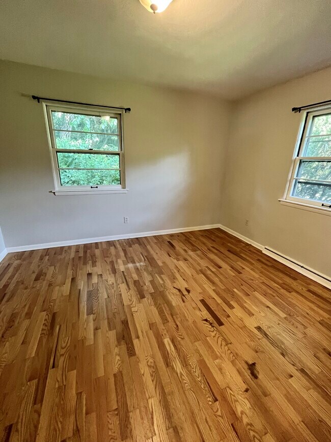 Building Photo - 2003 Lakeshore Dr