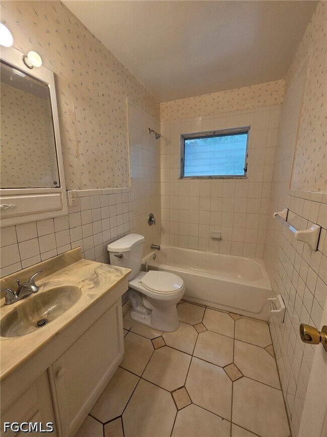 Building Photo - 102 Connecticut Rd