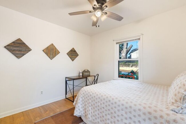 Building Photo - $2,995 | 4 Bedroom, 2 Bathroom House | Pet...