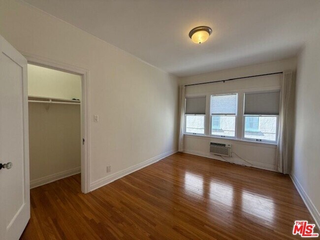 Building Photo - 747 S Mansfield Ave