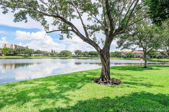Building Photo - 3505 Lakeside Dr