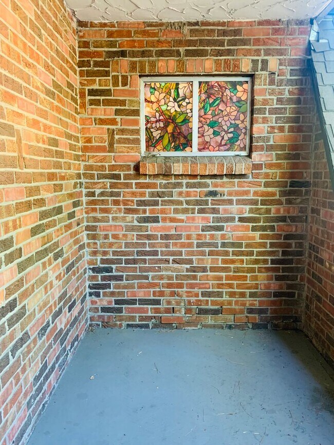 Building Photo - 1 Bedroom 1 Bathroom in Congress Park      **Move-In Special**