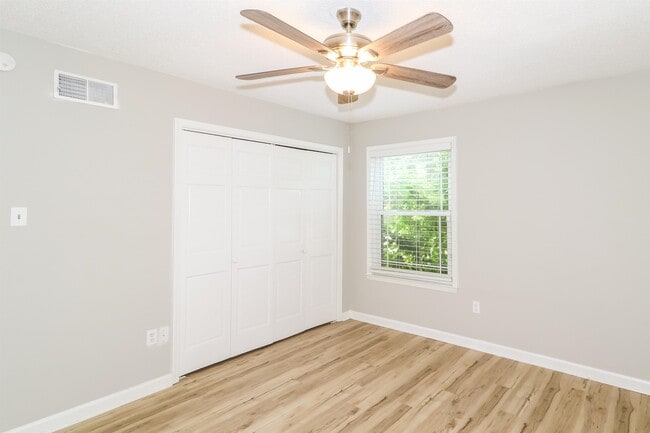 Building Photo - 5707 Heartwood Dr