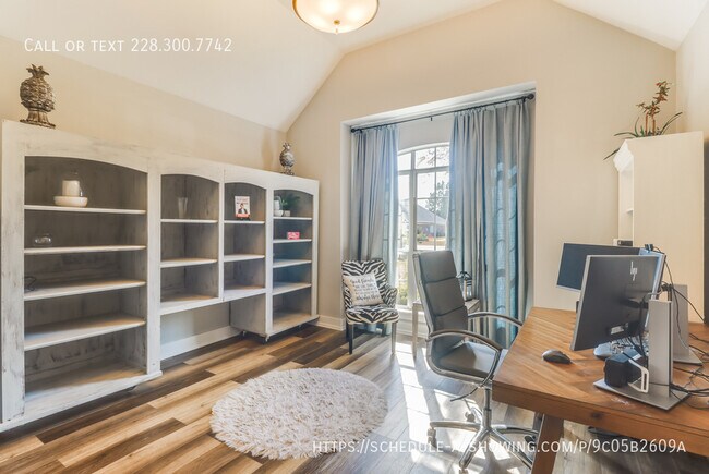 Building Photo - 1713 Shelby Ln