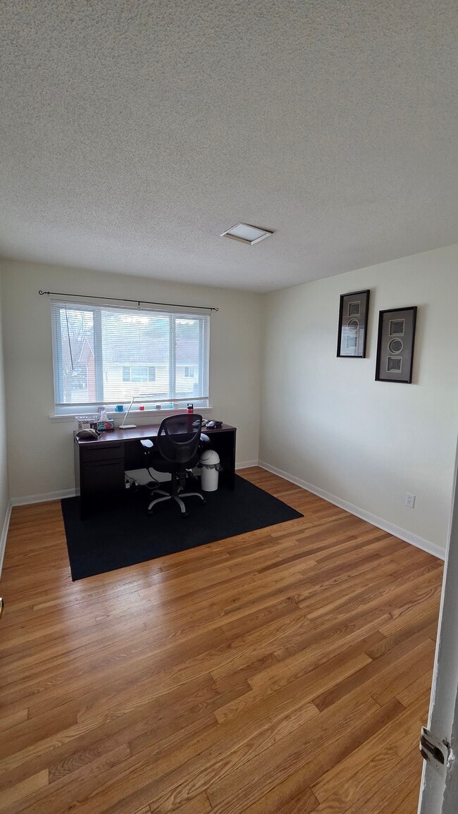 Building Photo - 2337 Champion Ct