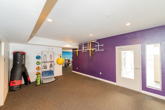 Building Photo - Element 436