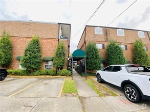 Building Photo - 3013 Ridgelake Dr
