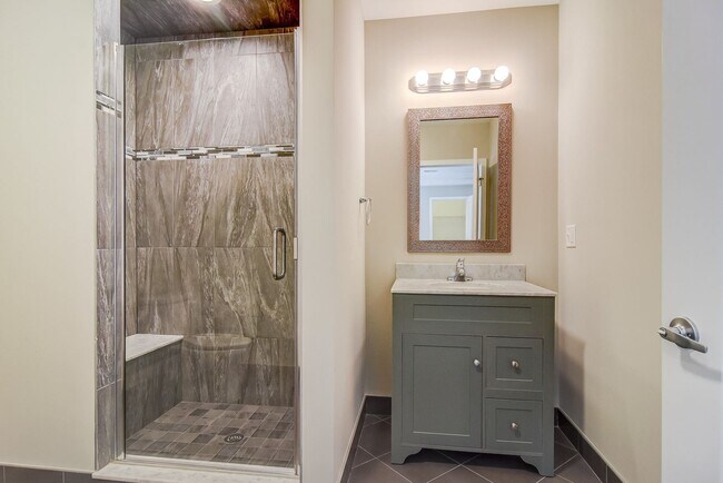 Building Photo - 744 Westfield Ave