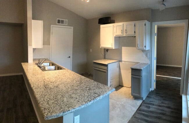 Building Photo - 670 W Warrior Trail