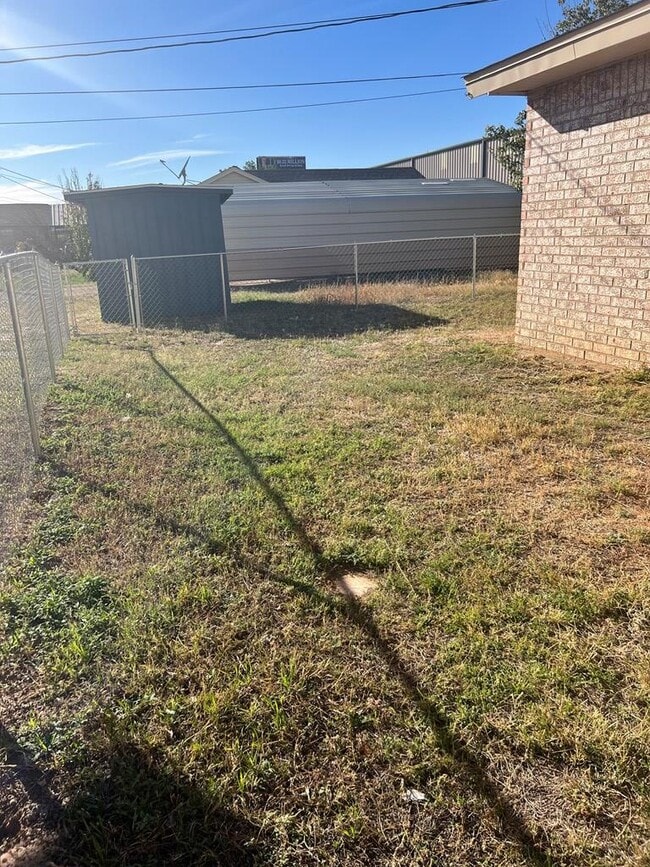 Building Photo - 6819 Ector Ave