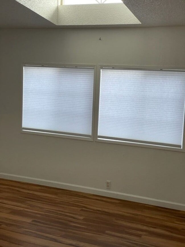 Building Photo - 273 Miriam Way