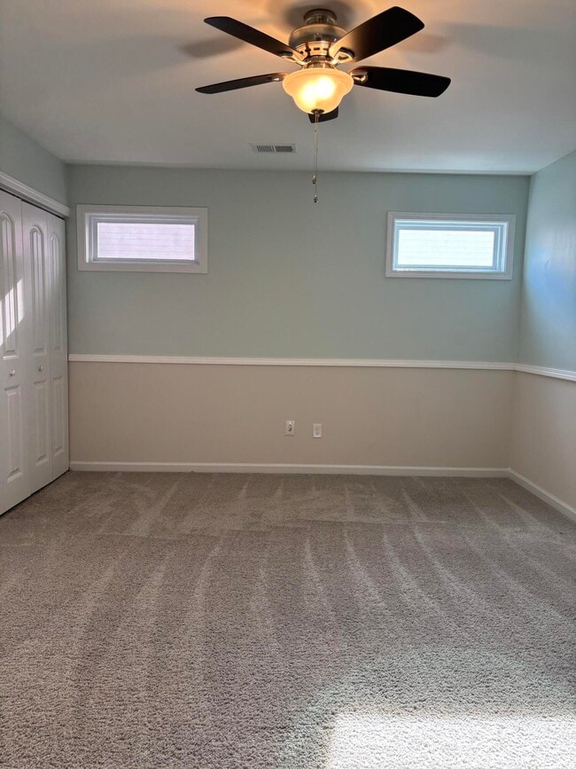 Building Photo - 335 Niblick Dr