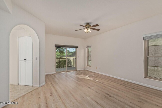 Building Photo - 9414 S 51st St