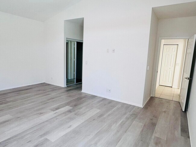 Building Photo - 9360 Cove Point Cir