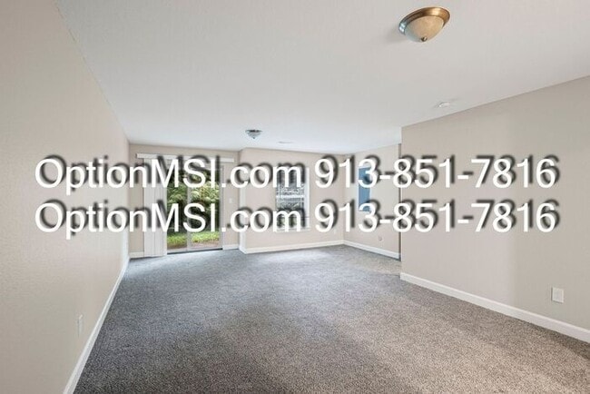 Building Photo - Townhome available in Piper schools