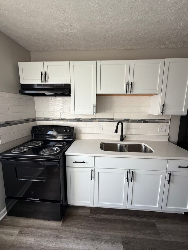 Building Photo - 9031 S Eldorado Dr