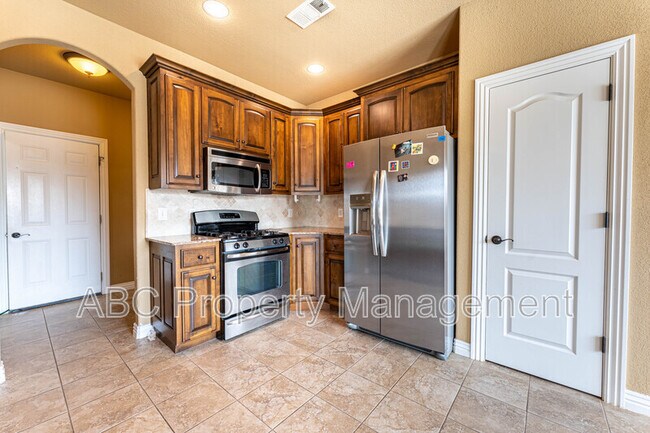 Building Photo - 126 S Angus Ln