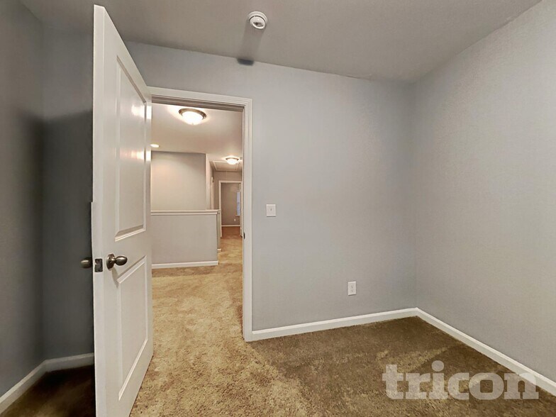 Building Photo - 2271 Wentworth Park Dr