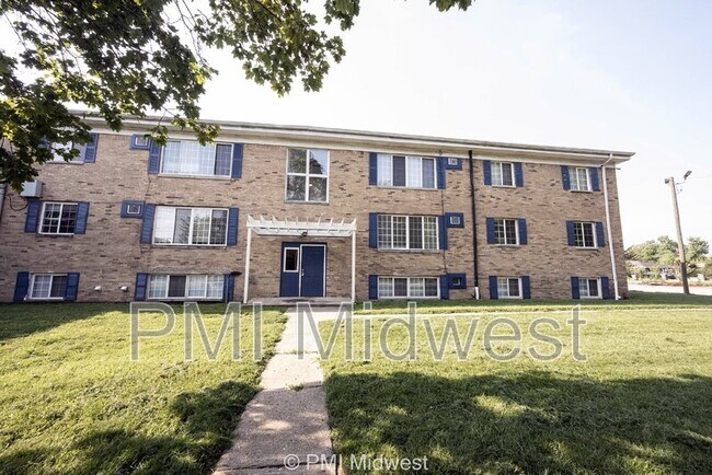 Building Photo - 6260 E 11th St