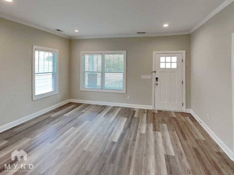 Building Photo - 2112 Middale St