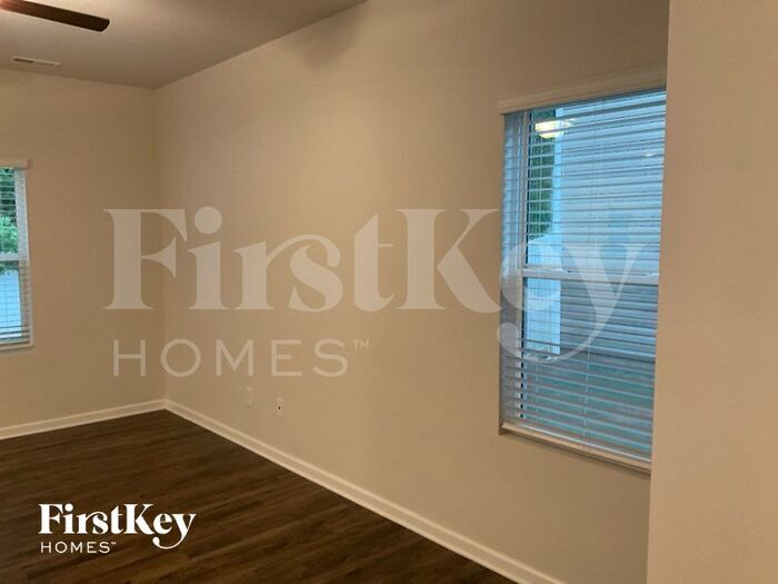Building Photo - 9538 Hamel St