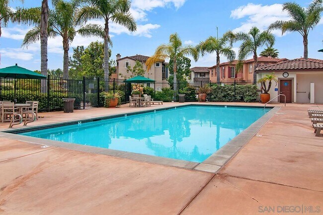 Building Photo - 11370 W San Raphael