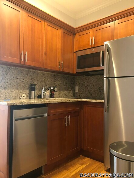 Building Photo - 429 Marlborough St