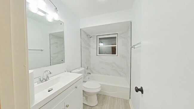 Building Photo - 4623 SE Mieling Dr