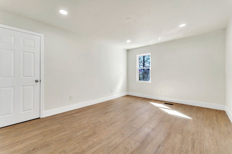 Building Photo - 805 W Fairview Ave