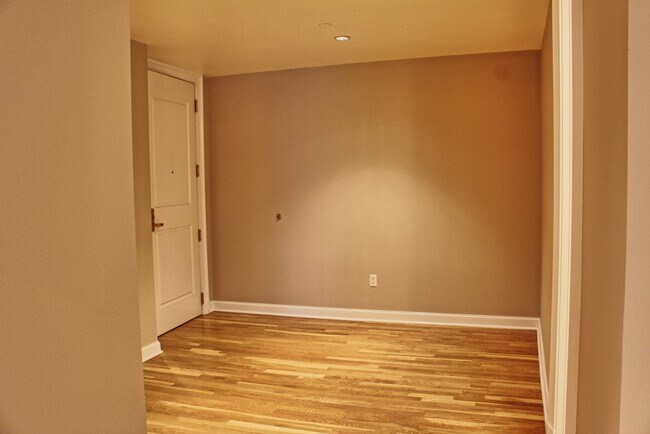 Building Photo - 2400 E Cherry Creek S Dr