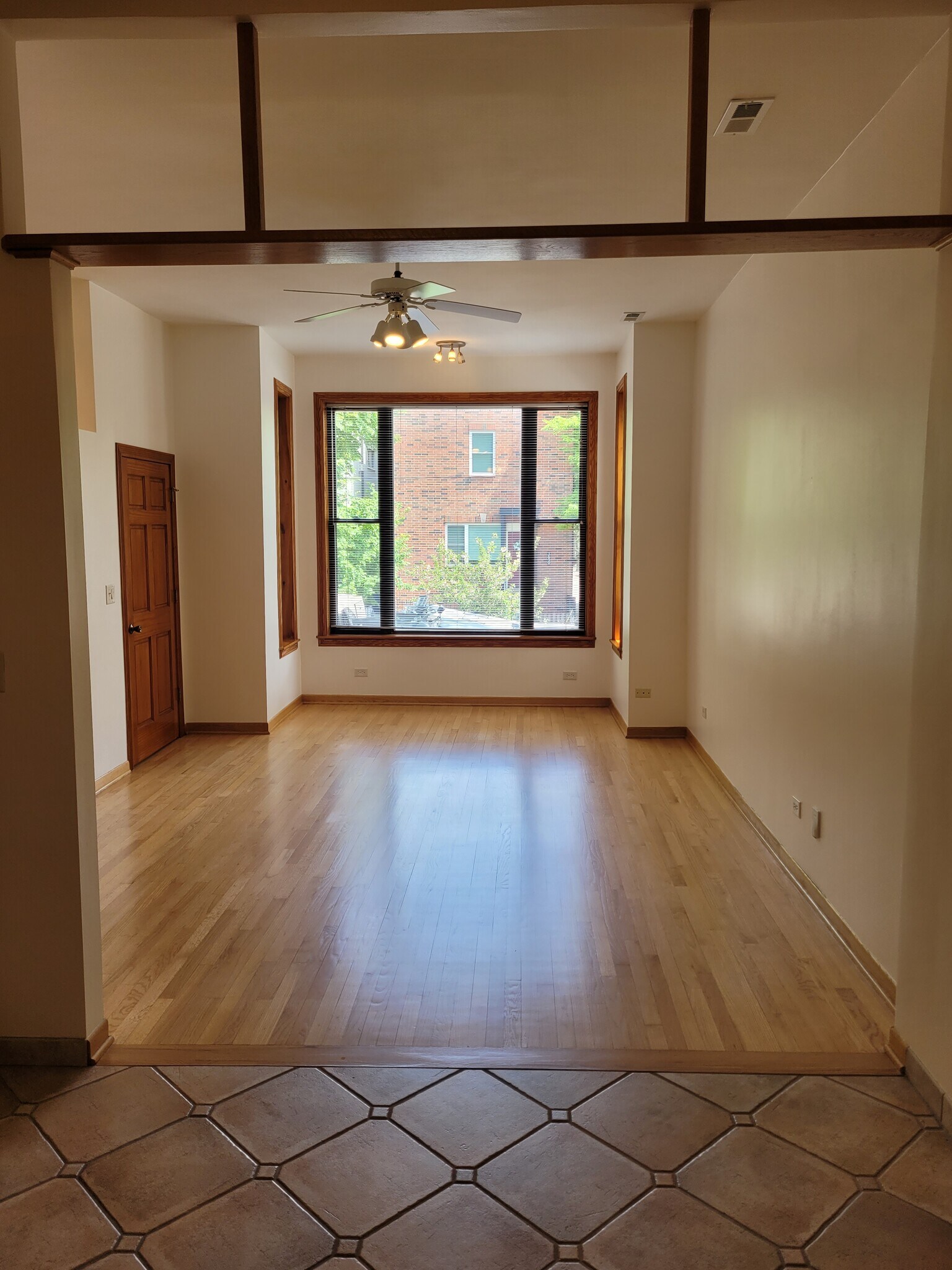 Building Photo - 1538 N Wood St