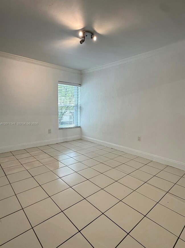 Building Photo - 820 Salzedo St