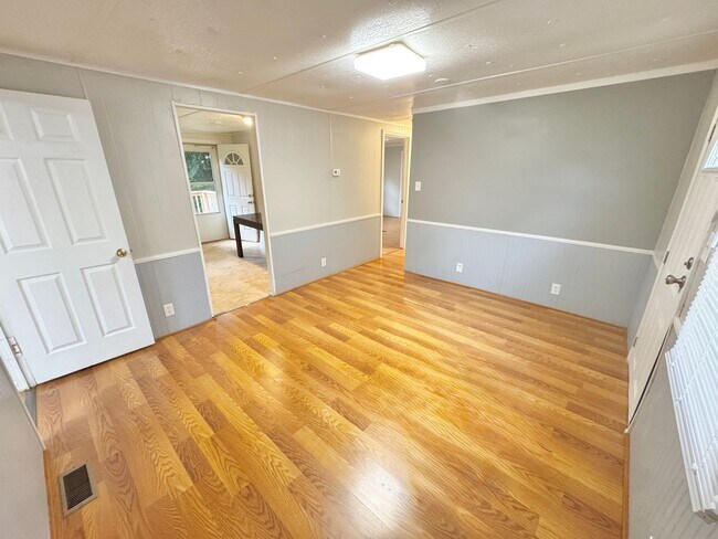 Building Photo - Statesville - HWY 90 - 3 Bedroom/ 1.5 Bath