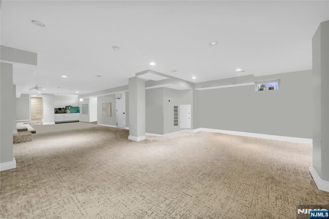 Building Photo - 71 W Linden Ave